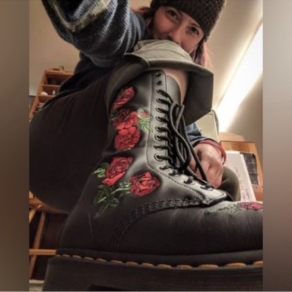 NEW Dr Martens 1914 Vonda Leather Mid Calf Boots
Black Softy T Floral Size 6 - Picture 3 of 15